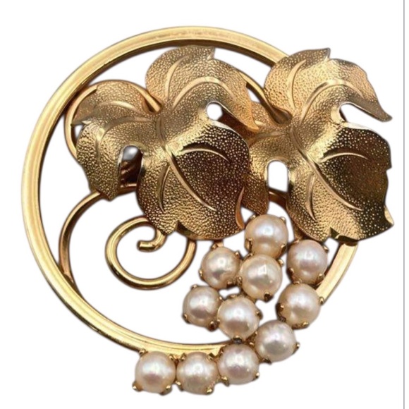 Imperial Pearl Syndicate Jewelry - Imperial Pearl Syndicate 12kt gold-filled Pearl and Leaf Brooch